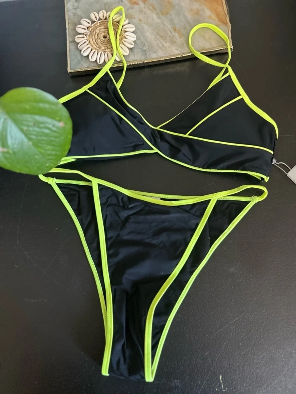 Yira 2 piece bikini black/neon green size Large